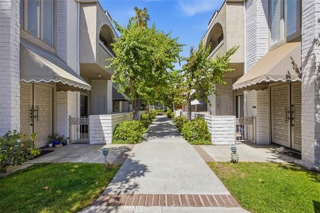 Building Photo - 5305 White Oak Ave