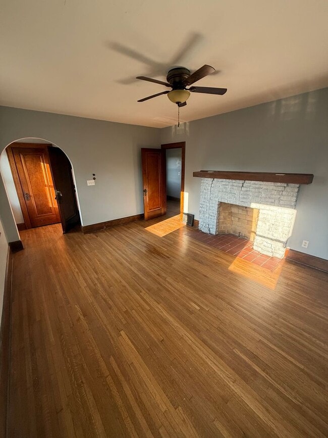 Building Photo - 362 Van Buren Ave