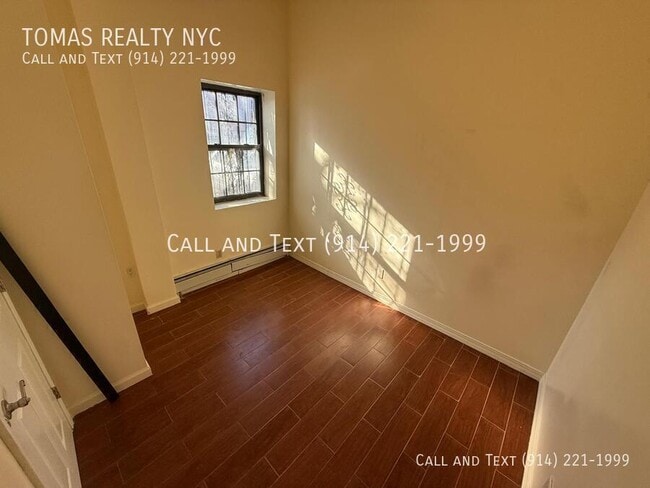 Building Photo - 712 E 214th St