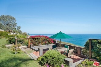Building Photo - 29008 Cliffside Dr
