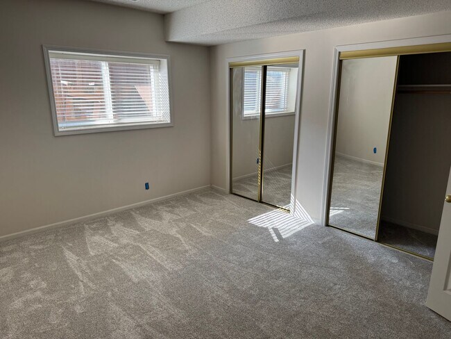 Building Photo - Four Bedroom Home Available in July - Fini...