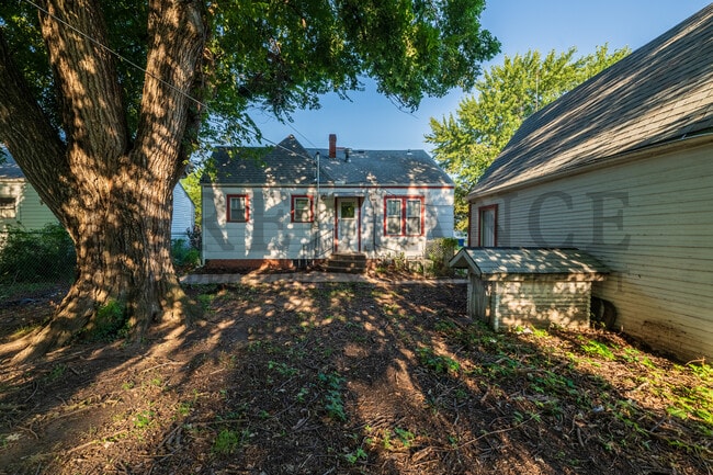 Building Photo - 216 S Meridian Ave