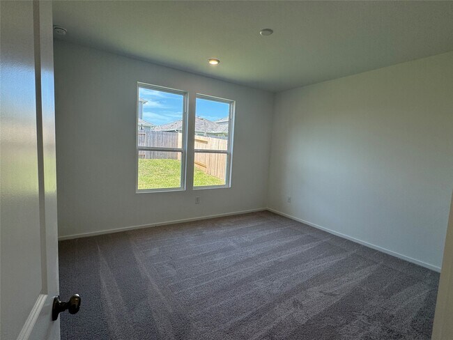 Building Photo - 26013 Hampshire Dr