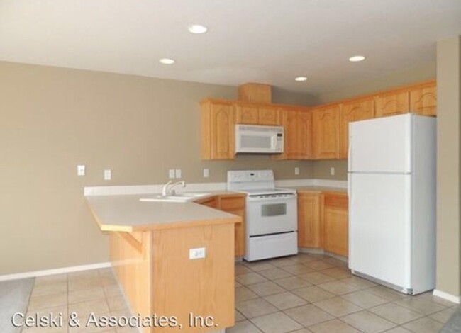 Building Photo - 2 bedroom 2.5 bath townhouse in Pasco! BON...