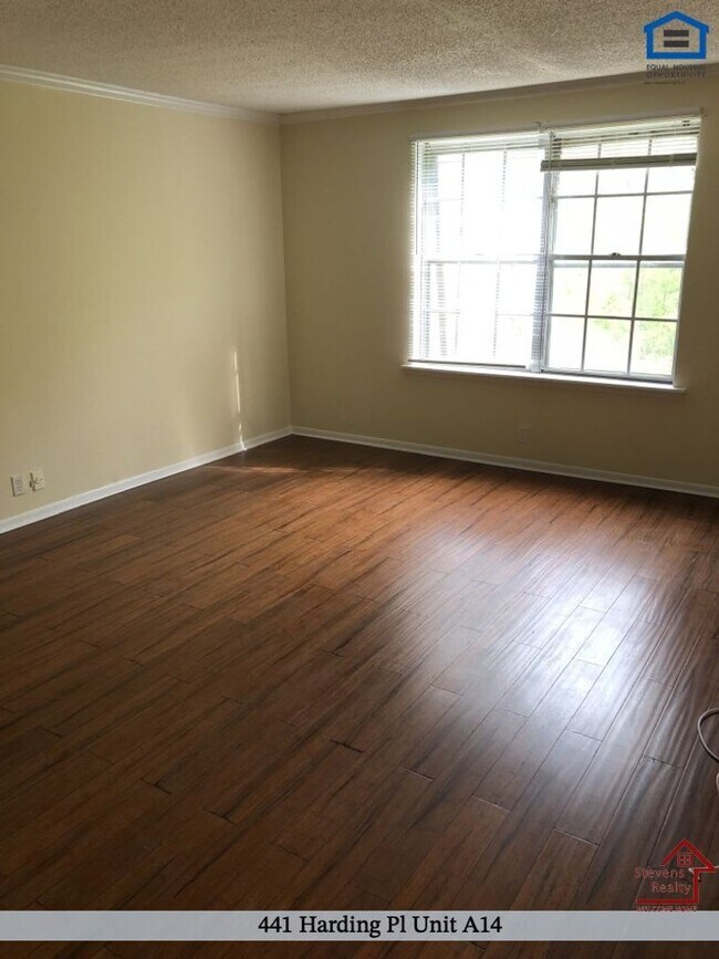 Foto del edificio - 441 Harding Pl