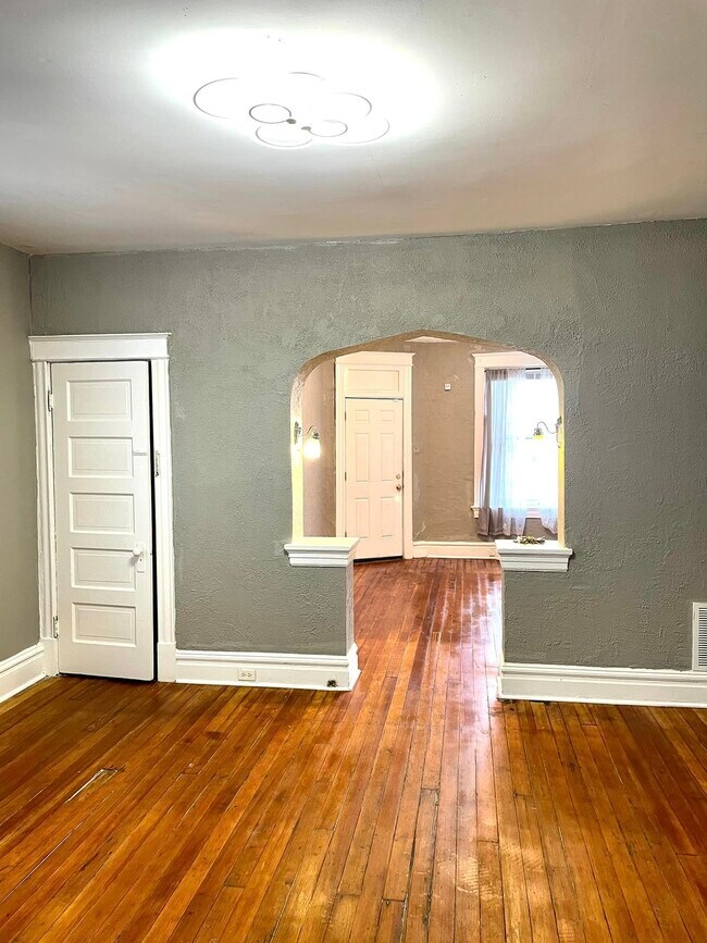 Bedroom - 3867 Ashland Ave