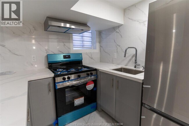 Photo du bâtiment - 765 Dougall Ave