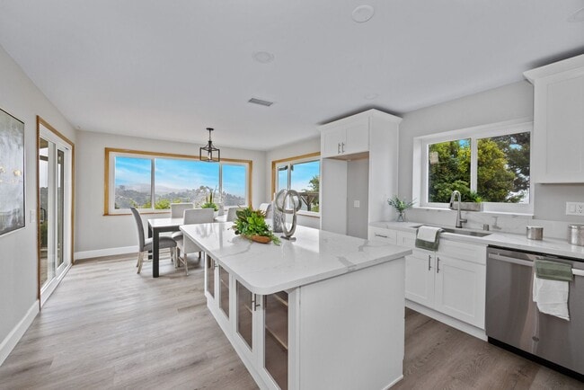 Building Photo - Reposado