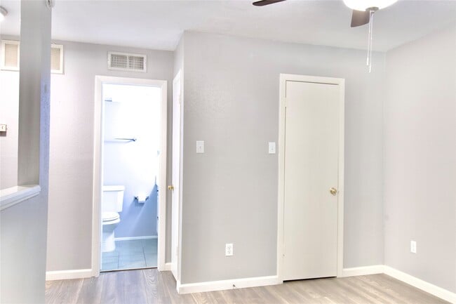 Building Photo - 16120 Stuebner Airline Rd