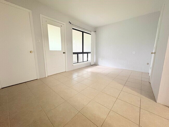 Foto del edificio - 1007 Sutor Rd