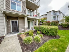 Building Photo - 6205 Hazel Loop SE