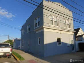 Building Photo - 14 Highland Ave