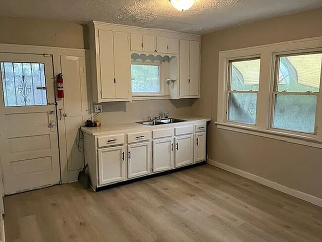 Building Photo - Rexford beautiful home