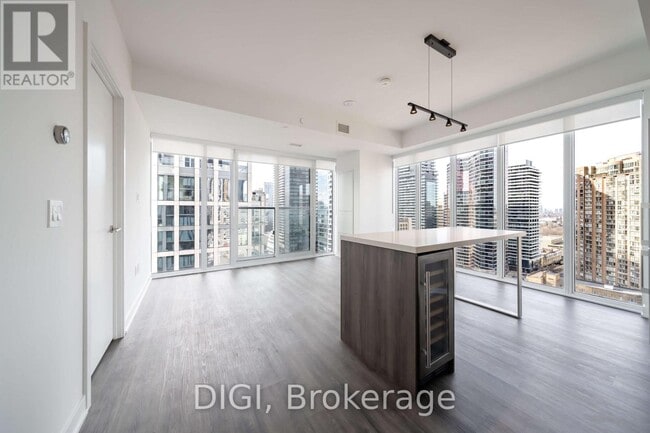 Building Photo - 8 Gloucester St