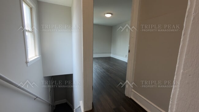Building Photo - 297 N Laurel St