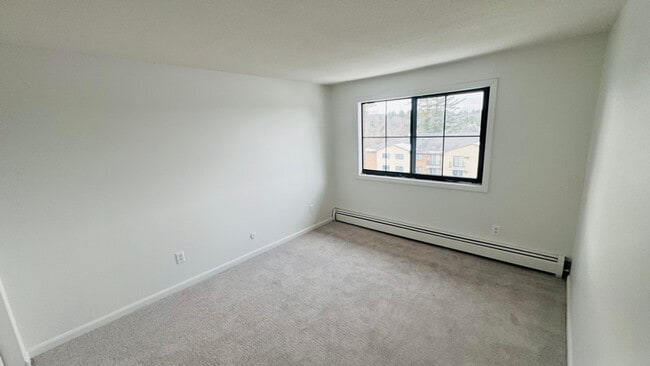 Foto del edificio - 128 Mammoth Rd