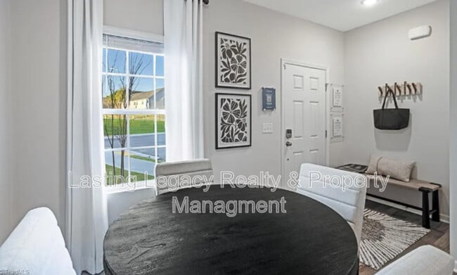 Photo - 3134 Fall Hls Dr Townhome