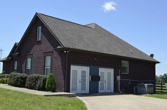Building Photo - 2400 Port Royal Rd