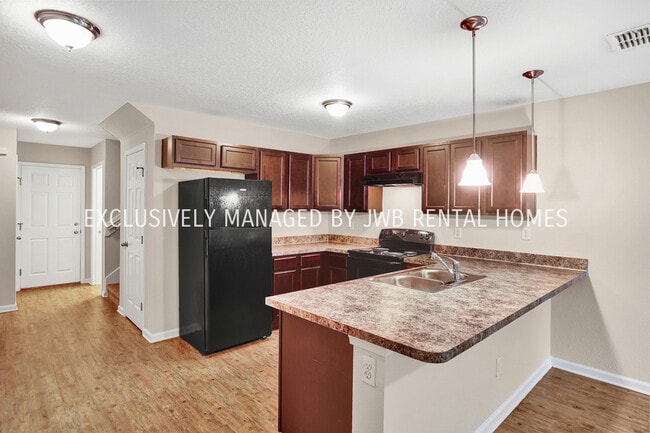 Building Photo - 8451 McGirts Village Ln