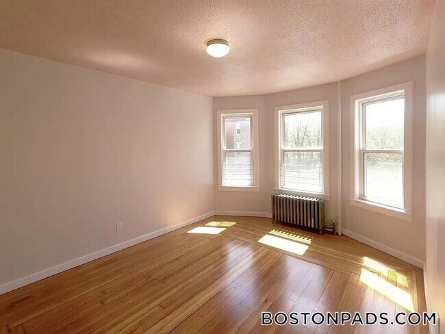 Building Photo - 154 Stanwood St