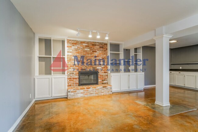 Building Photo - Beautiful 4 Bedroom Home with Terraced Backyard.