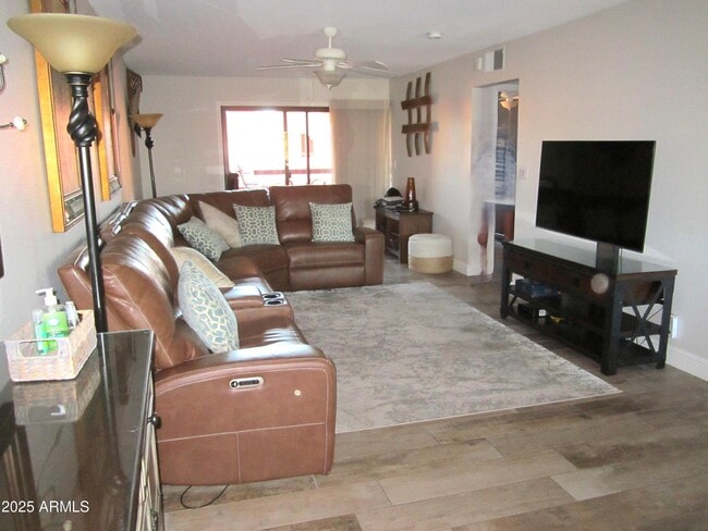 Foto del edificio - 4303 E Cactus Rd