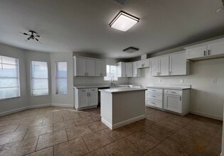 Building Photo - 3701 W Keim Dr