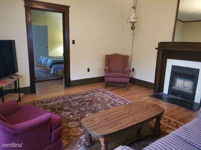 Building Photo - 2 br, 1 bath House - 3923 Malden Dr