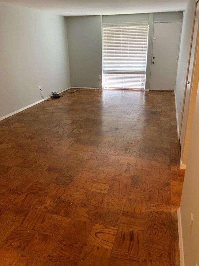 Building Photo - Beautiful 1st floor 1BR/1BA Condo in Oxon ...
