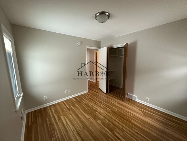 Building Photo - Recently Renovated 3 Bedroom Home!