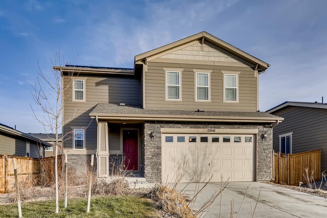 Evolve Real Estate: Beautiful House with Solar Panels Available for Move in on August 1st! - Evolve Real Estate: Beautiful House with Solar Panels  Available for Move in on August 1st!