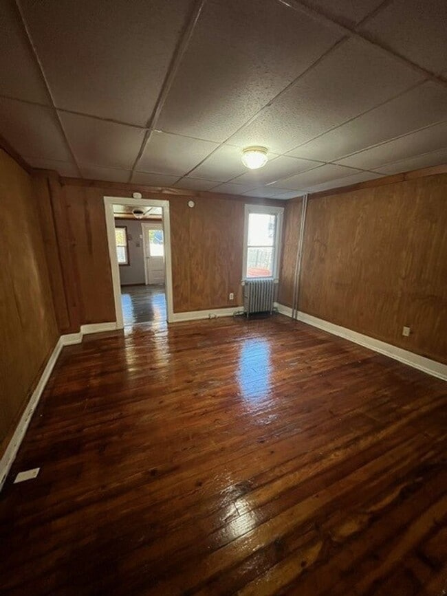 Building Photo - 3 bedroom 1 bathroom