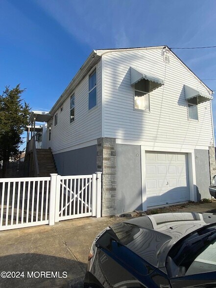Primary Photo - 200 8th Ave