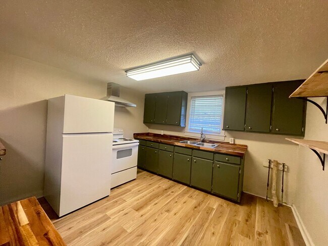 Foto del edificio - 10th Ave NW Duplex