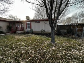 Building Photo - 725 N Barlow Ln