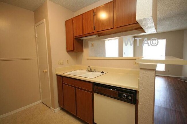 Building Photo - 1 bedroom in AUSTIN TX 78745
