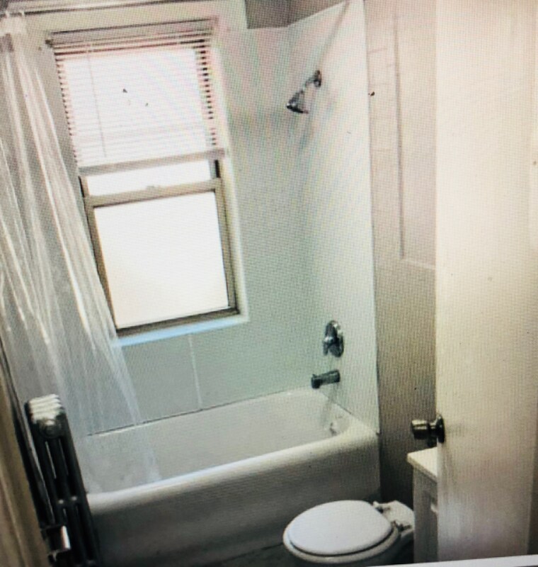 Foto del edificio - 2445 E 72nd St