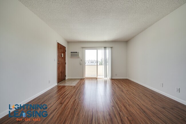 Foto del edificio - 17348 Burbank Blvd