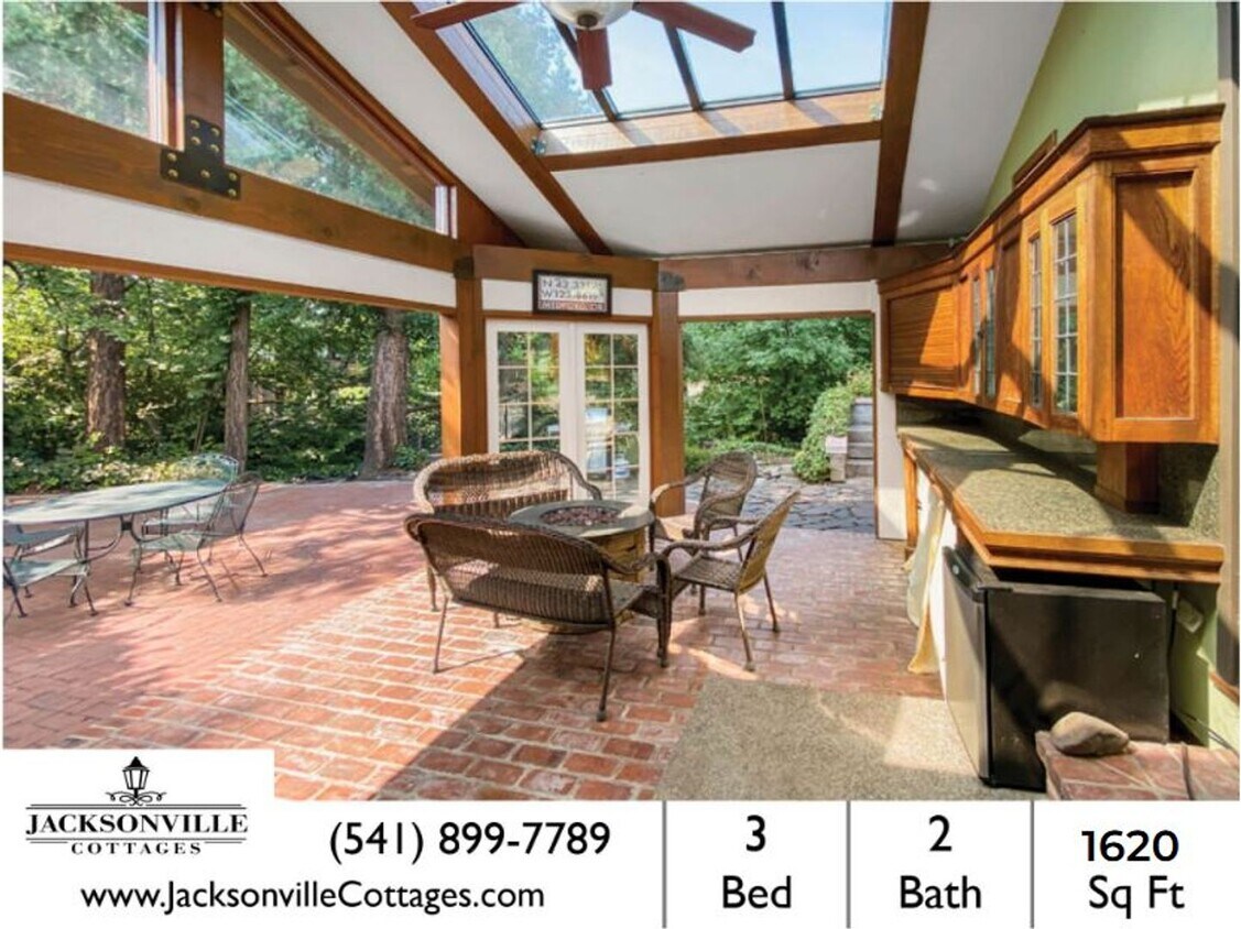 Foto principal - Garfield House: Fully Furnished House, Large private lot across from Golf Course $300 Utility Fee