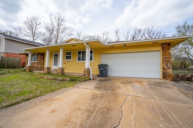 Building Photo - Bright and clean 3 bedroom home!