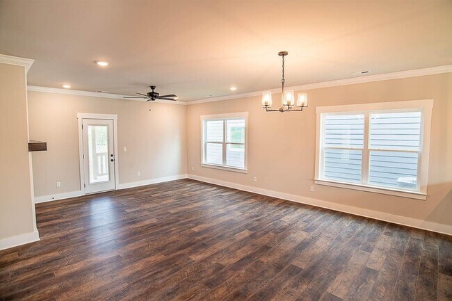 Foto del edificio - Beautiful 3 Bed, 2.5 Bath, 2 Car Garage - Community Pool & Walking Trail!
