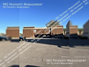 Building Photo - 2652 E Oakleaf Dr