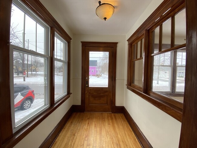 Building Photo - 315 Myrtle St
