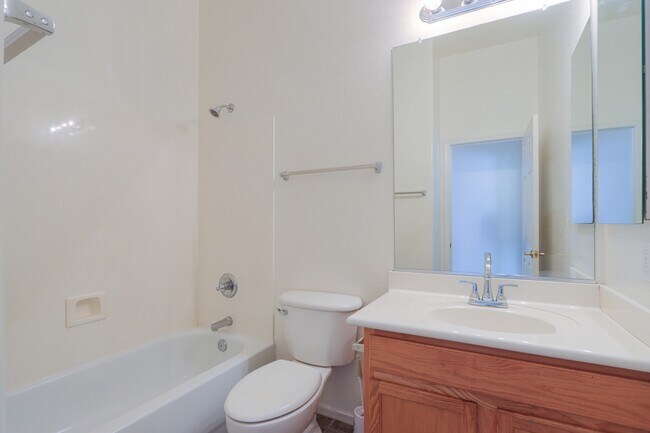 Building Photo - 43418 W Bunker Dr