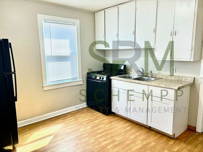 Foto del edificio - Spacious 2 bedroom home near Churchill Downs- Section 8 accepted