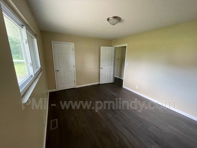 Building Photo - 3156 N Catherwood Ave