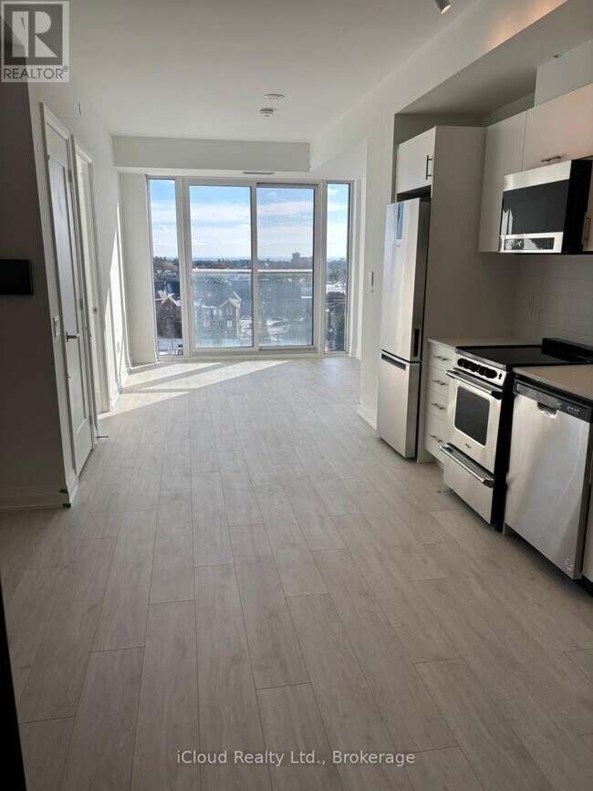 Photo du bâtiment - 412 Silver Maple Rd