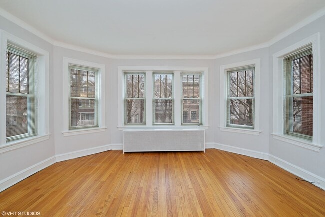 Living Room - 3730 N Marshfield Ave