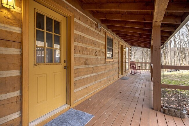 Foto del edificio - 1762 Burke Hollow Rd