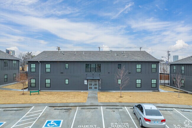 Building Photo - 3915 N Pennsylvania Ave